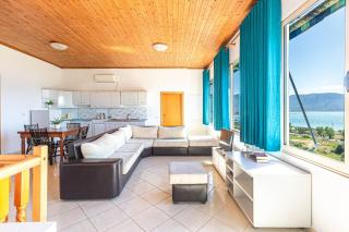 Radhima Penthouse HUGE 2 BR Apt - Sea View, Parking & Kitchen - 2 Toilets - 1