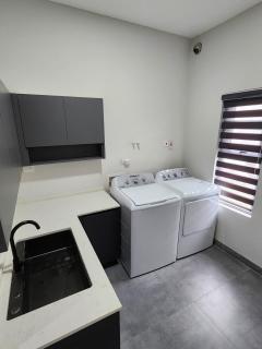 Island Vibes Villa - Modern Living In The Islands - 6