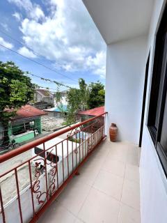 S and T Tourist Inn 202 - 3
