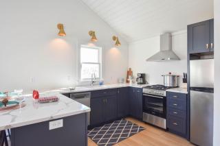 Newly Renovated Cottage on Town Cove - 7