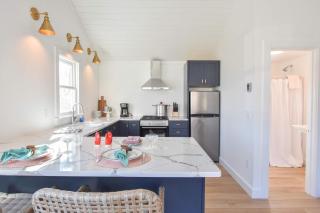 Newly Renovated Cottage on Town Cove - 4