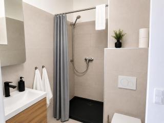 LINZ BASE STUDIO Business and Leisure, City Center - 5