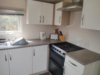 11B Upton Lakes & Lodges Fishing Hot Tub Lodge - 1