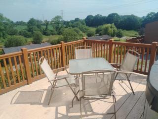 11B Upton Lakes & Lodges Fishing Hot Tub Lodge - 7