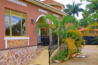 Spanish Style House - Mutundwe - 2
