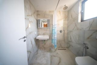 Blue Wave 2BR Apartment- Triple Swimming pool - 2