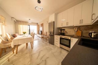 Blue Wave 2BR Apartment- Triple Swimming pool - 7