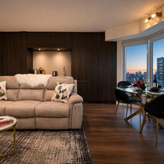 Luxury 3-Beds Apartment in Yorkville with the Best City View in Downtown Toronto - 1