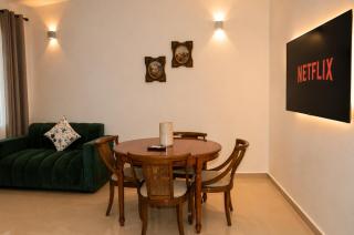 NEW Central Residency AC Wi-Fi Balcony - 2