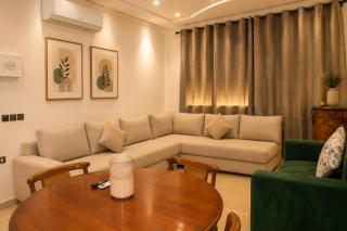 NEW Central Residency AC Wi-Fi Balcony - 0