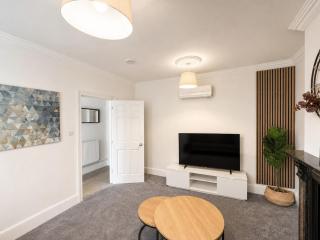City Centre- Contractors- Sleeps 7- Parking- AC - 5