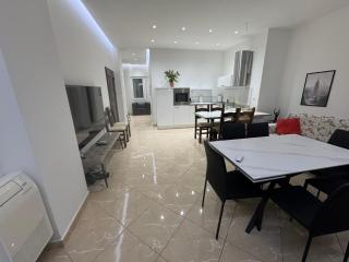 Lovely Rooftop Apartment - 9