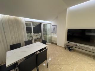 Lovely Rooftop Apartment - 8