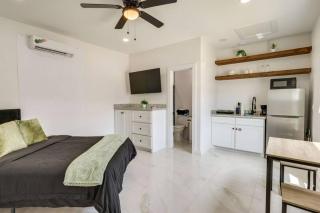 Studio #5 Boutique Coastal Studio w/ Pool - 9