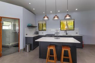 Villa with separate guest house, pool, concierge - 4