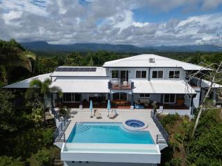Villa with separate guest house, pool, concierge - 0