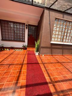 Elegante casa de tres pisos con area de gym y entretenimento, para hasta 8 personas - 5
