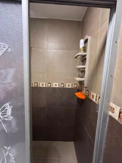 Elegante casa de tres pisos con area de gym y entretenimento, para hasta 8 personas - 4