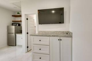 Studio #6 Beachbound Luxury Studio w/Pool - 3