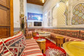 Riad Saiss - 7