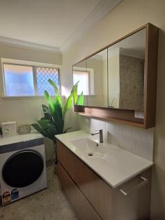 200m to Scarborough Beach - Sunset Views & Ocean Peeks - 3