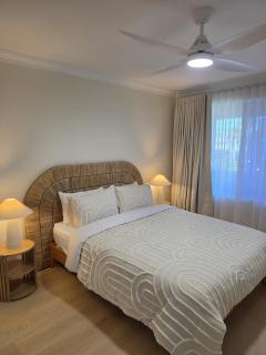 200m to Scarborough Beach - Sunset Views & Ocean Peeks - 7