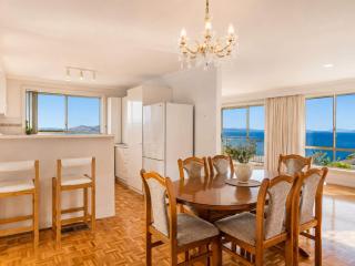 Seaside Serenity: Panoramic Waterfront Retreat - 8