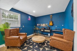 Luxury Retreat in Normal, IL - Movie Theater, Game Room & Hot Tub - 8