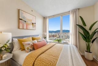 Elegant 2BR plus Den Near BC Place and SkyTrain - 5