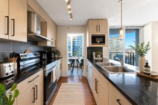 Elegant 2BR plus Den Near BC Place and SkyTrain - 3