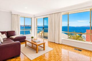 Seaside Serenity: Panoramic Waterfront Retreat - 0