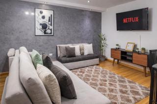 Elegancia y Confort Depto Amplio en Zona Premium - 1