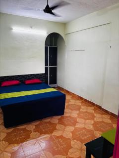 Happy Living Guest House - 4