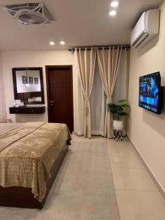 Spacious 1 BHK Lounge & Kitchen Self Check-in - 8