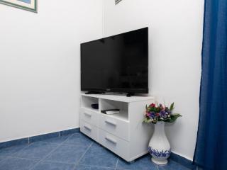 Villa Supetar Garden - Classic Two Bedroom Apartment with Terrace - 9