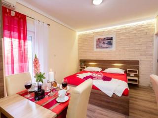 Villa Goldfield - Comfort Studio Apartment with Sea View and Balcony - 8
