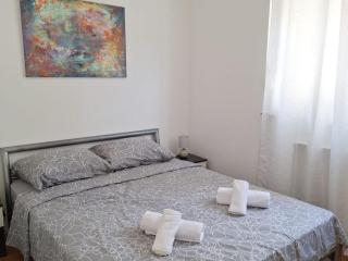 One Bedroom Apartment with Balcony - 4