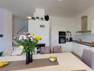 Adriatic Pearl - FourBedroom Villa with heated pool - 8