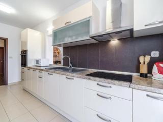 Three Bedroom Apartment with Sea View and Terrace - 1