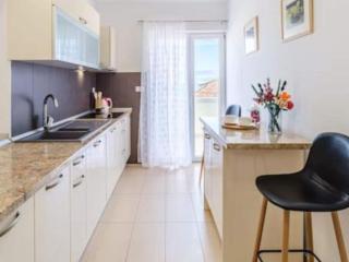 Three Bedroom Apartment with Sea View and Terrace - 4