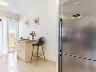 Three Bedroom Apartment with Sea View and Terrace - 3