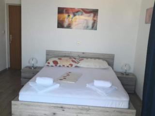 One-Bedroom Apartment with Terace with Sea View - 4