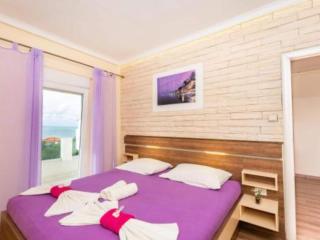 Villa Goldfield - Comfort One Bedroom Apartment with Sea View and Balcony - 4