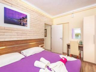Villa Goldfield - Comfort One Bedroom Apartment with Sea View and Balcony - 2