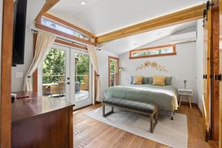 Howard's Hideaway Riverfront Pet Friendly Cabin - Sandy - 7