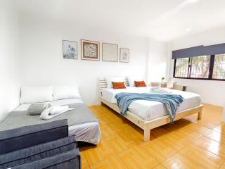 U12San Miguel Townhouse 4 BR near IT Park Free Parking 2 Cars - 5