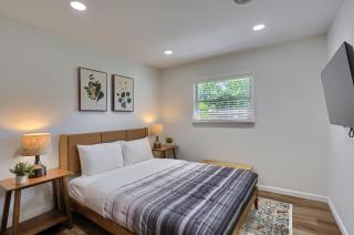 Stylish and Accessible 5 Bedroom, 2 Bathroom Home in Cranberry, Pittsburgh - 3