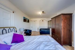 Modern Private Ensuite Room in Chatham - 1