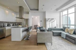 One-Of-A-Kind Parklawn Penthouse Unreal Lake View - 2