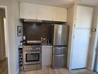Comfy Haven in the Heart of Picton - 1
